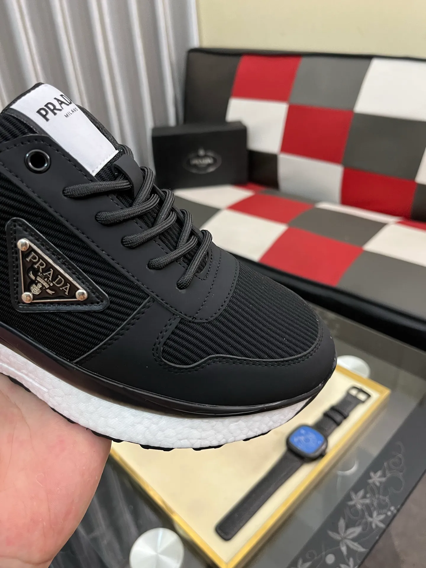 Men's Men's Shoes 💰458⌚️⌚️ Prada/Prada Men's new casual shoes, this sports shoe is made of imported calfskin upper with breathable mesh and breathable mesh lining. The foot pads are made of sheepskin, and the outsole is made of non-slip sports exclusive rubber outsole with logo. It feels good on the feet and is a fashionable item! Size: 38-44 4️⃣colors available